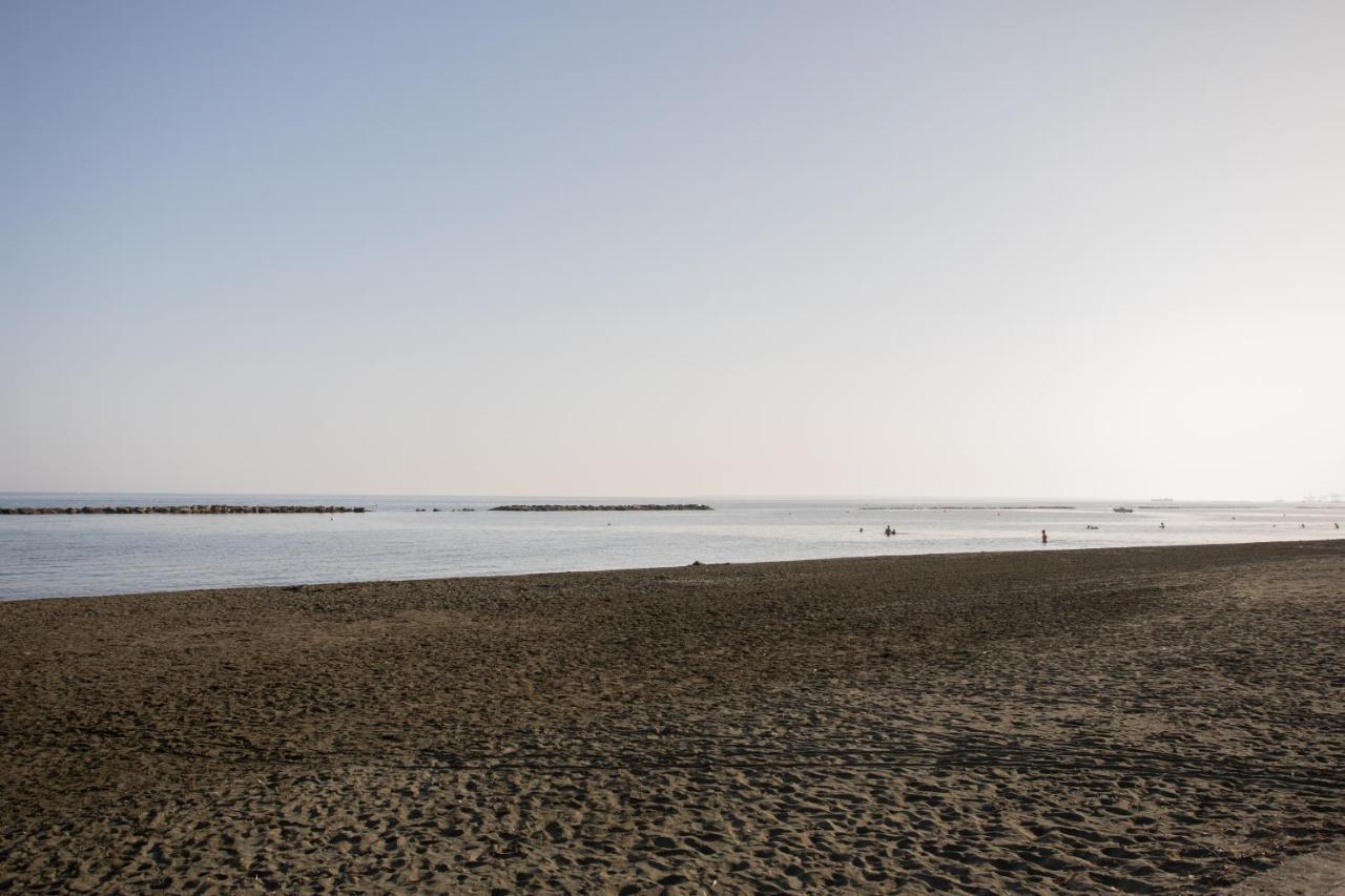 Mayra Seafront Luxury Apartment Limassol Exterior foto